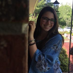 Meet your Posher, Abigail